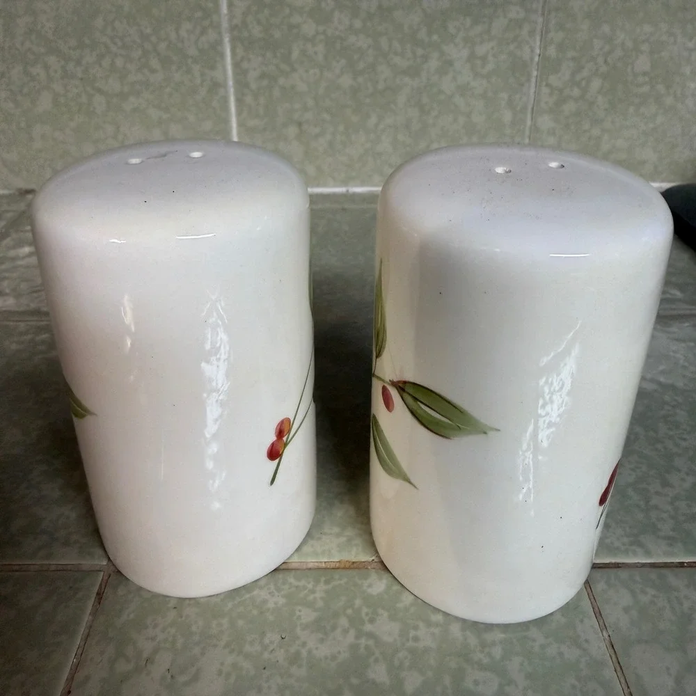 Target Home 2004 White Ceramic Salt and Pepper Shakers Green Leaves Red Berries